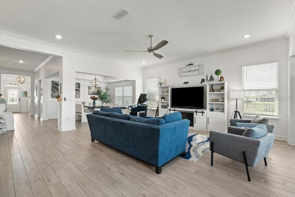 For Sale: $729,000 (4 beds, 3 baths, 2798 Square Feet)