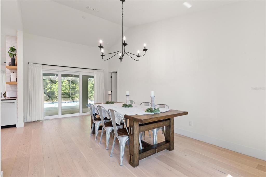 Activo con contrato: $750,000 (4 camas, 2 baños, 2212 Pies cuadrados)