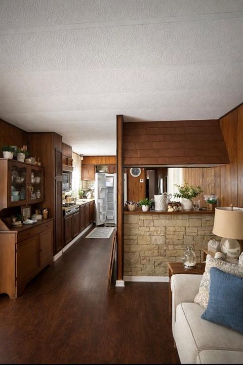 For Sale: $79,000 (2 beds, 2 baths, 859 Square Feet)