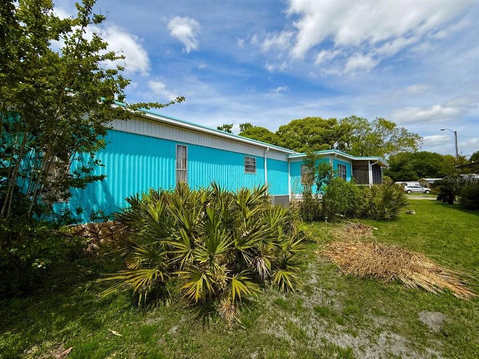 For Sale: $79,000 (2 beds, 2 baths, 859 Square Feet)