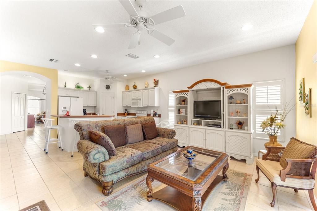 Active With Contract: $359,900 (3 beds, 2 baths, 1819 Square Feet)