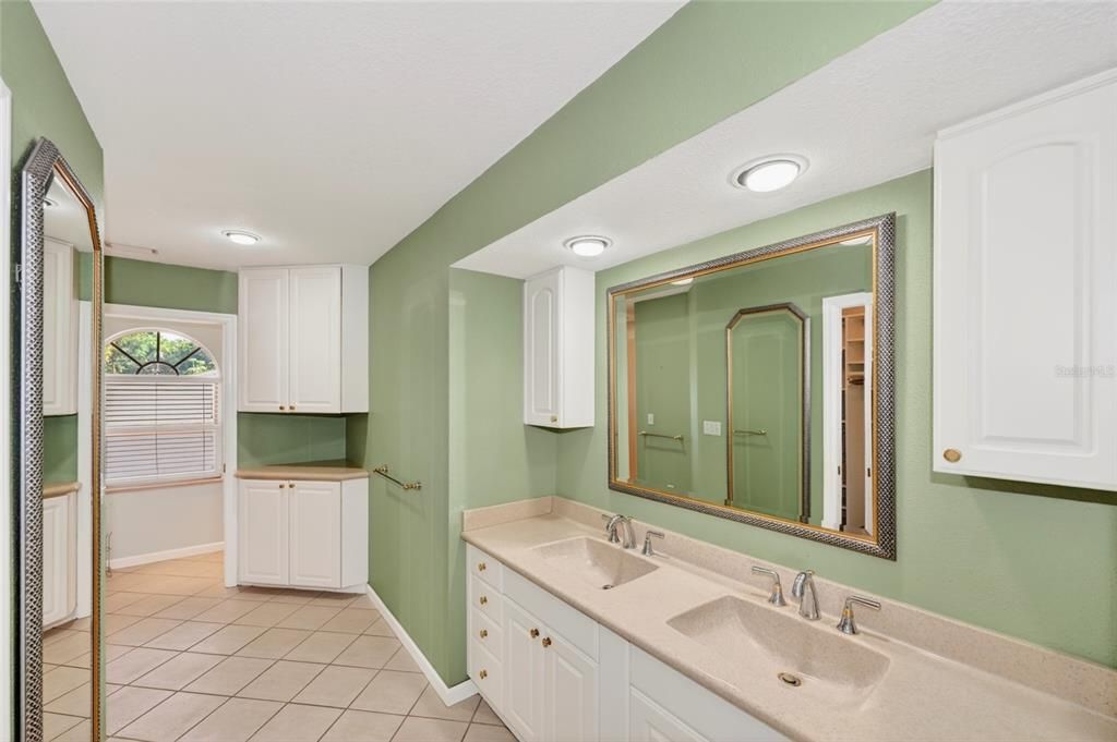 For Sale: $619,000 (3 beds, 2 baths, 1951 Square Feet)