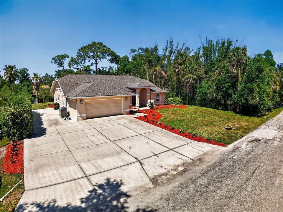 For Sale: $619,000 (3 beds, 2 baths, 1951 Square Feet)