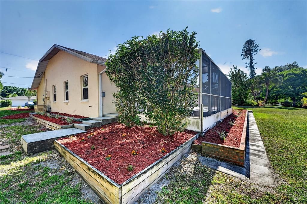 For Sale: $619,000 (3 beds, 2 baths, 1951 Square Feet)