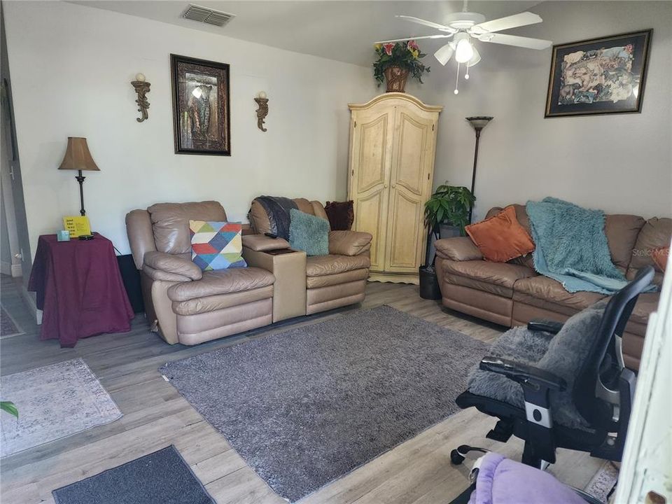 For Sale: $144,900 (2 beds, 2 baths, 960 Square Feet)