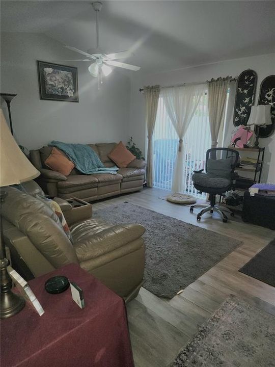 For Sale: $144,900 (2 beds, 2 baths, 960 Square Feet)