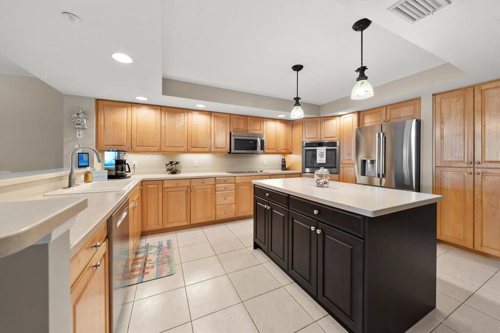 For Sale: $1,595,000 (3 beds, 3 baths, 2275 Square Feet)