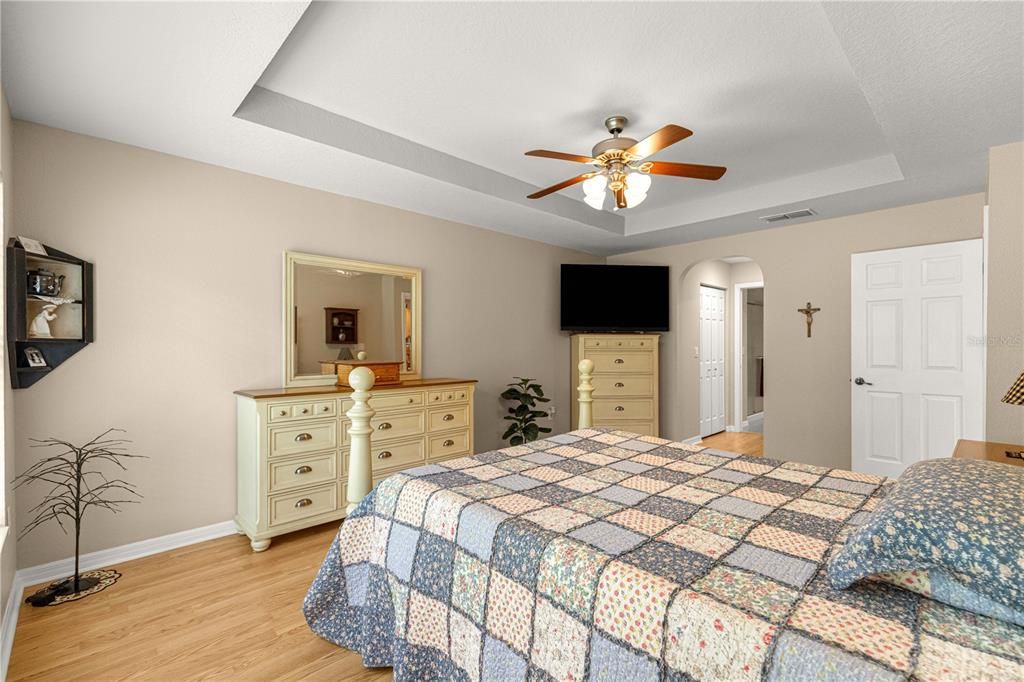Active With Contract: $274,900 (3 beds, 2 baths, 1573 Square Feet)