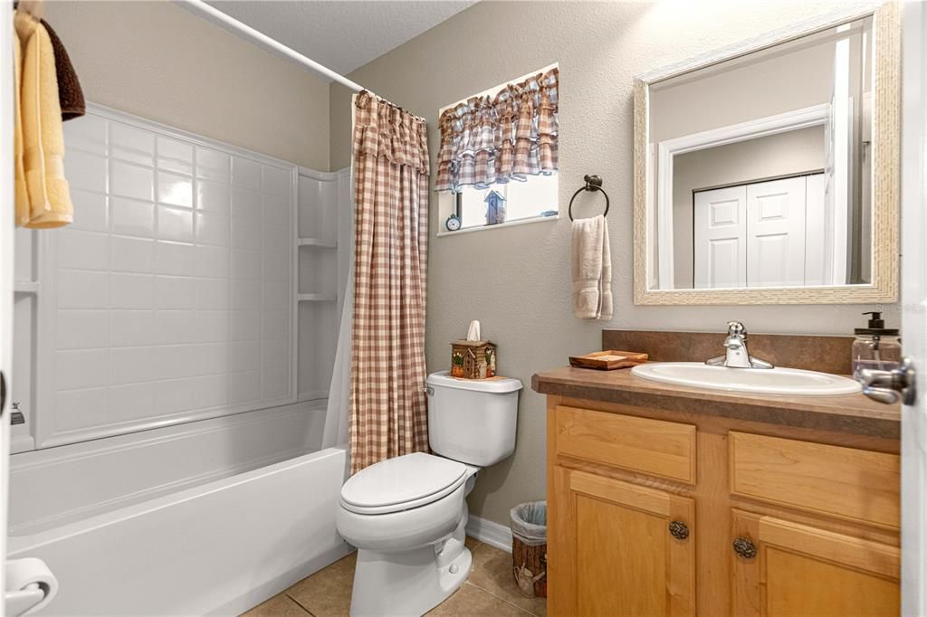 Active With Contract: $274,900 (3 beds, 2 baths, 1573 Square Feet)