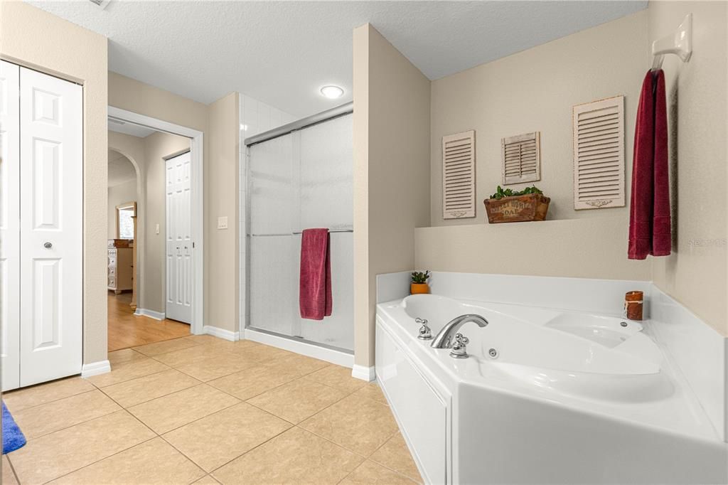 Active With Contract: $274,900 (3 beds, 2 baths, 1573 Square Feet)