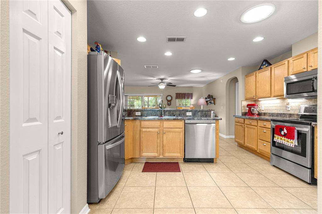 Active With Contract: $274,900 (3 beds, 2 baths, 1573 Square Feet)