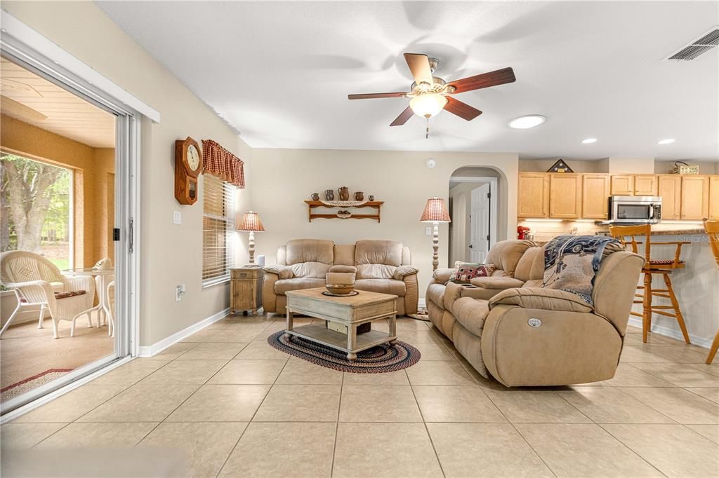 Active With Contract: $274,900 (3 beds, 2 baths, 1573 Square Feet)