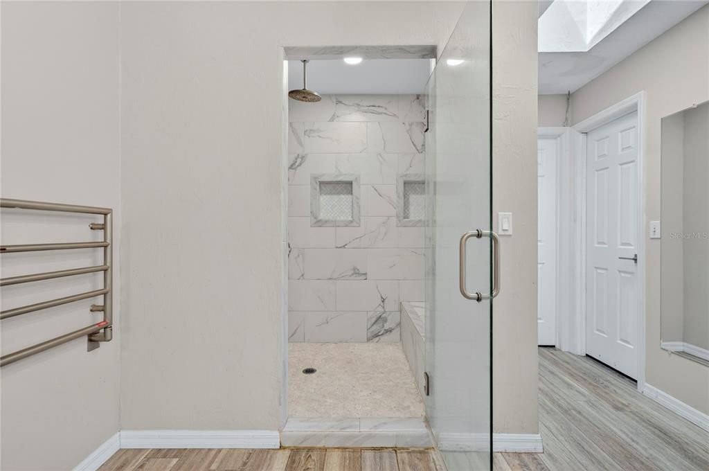 En Venta: $795,000 (5 camas, 4 baños, 3165 Pies cuadrados)