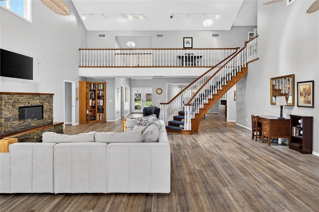 En Venta: $795,000 (5 camas, 4 baños, 3165 Pies cuadrados)
