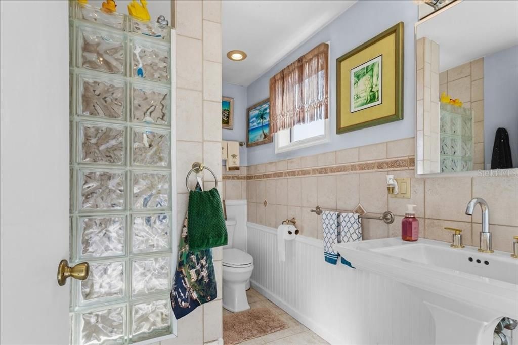 For Sale: $714,900 (4 beds, 2 baths, 3570 Square Feet)