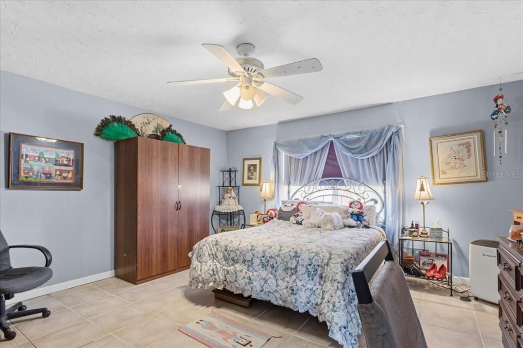 For Sale: $714,900 (4 beds, 2 baths, 3570 Square Feet)