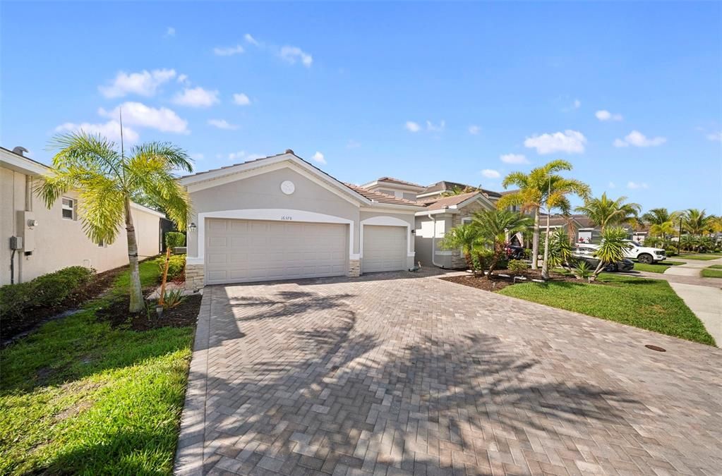 For Sale: $734,900 (3 beds, 3 baths, 2434 Square Feet)