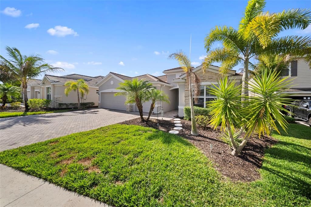 For Sale: $734,900 (3 beds, 3 baths, 2434 Square Feet)