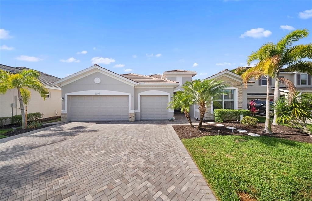 For Sale: $734,900 (3 beds, 3 baths, 2434 Square Feet)