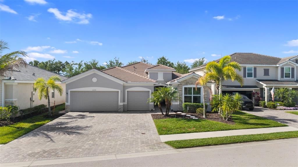 For Sale: $734,900 (3 beds, 3 baths, 2434 Square Feet)