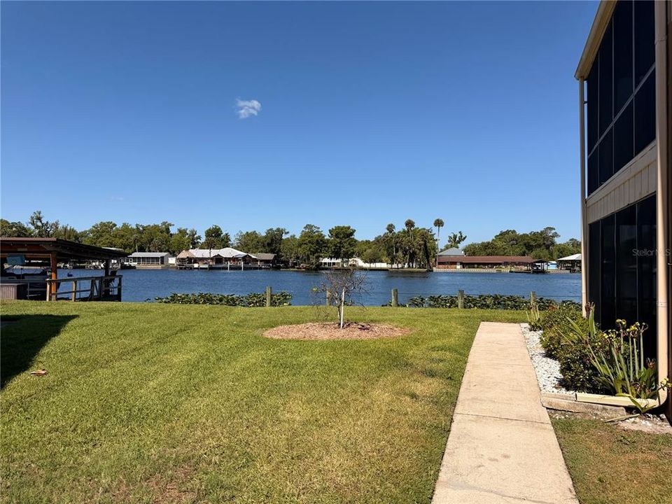 For Sale: $189,000 (2 beds, 1 baths, 832 Square Feet)