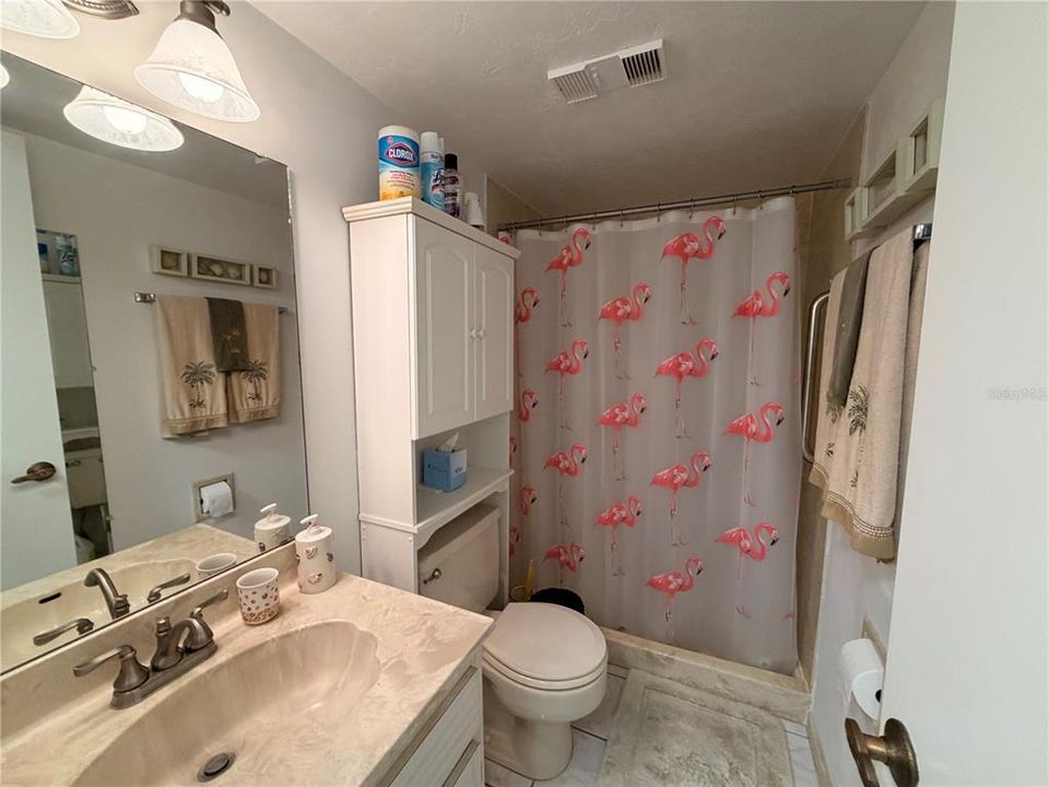 For Sale: $189,000 (2 beds, 1 baths, 832 Square Feet)