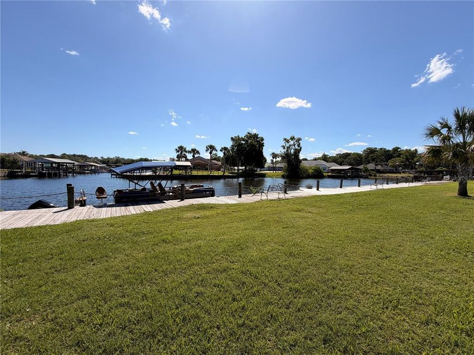 For Sale: $189,000 (2 beds, 1 baths, 832 Square Feet)
