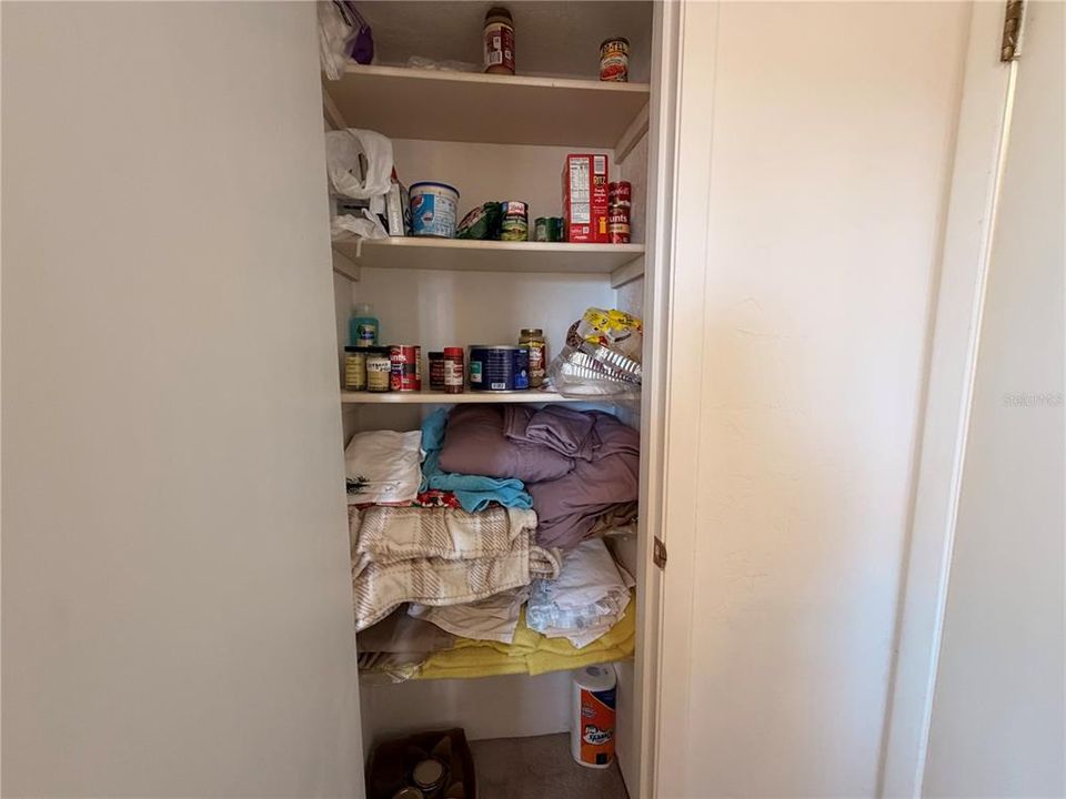 For Sale: $189,000 (2 beds, 1 baths, 832 Square Feet)