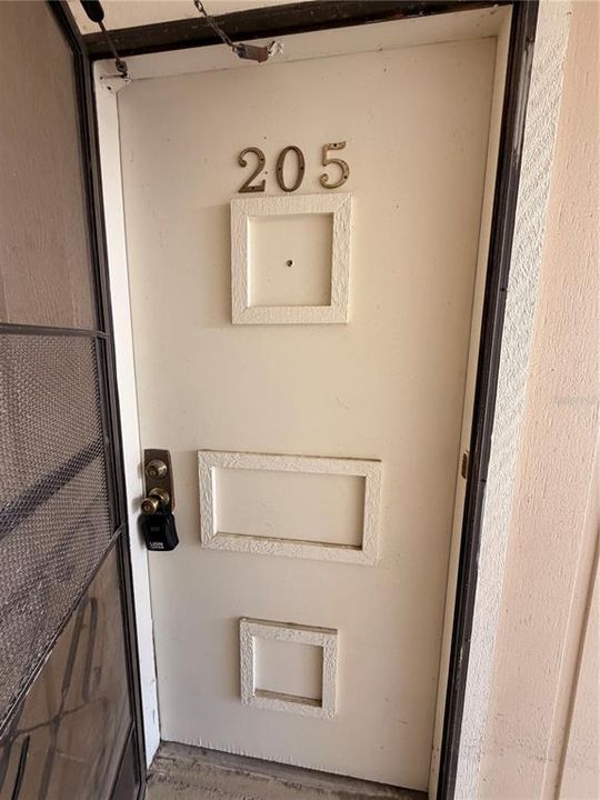 For Sale: $189,000 (2 beds, 1 baths, 832 Square Feet)