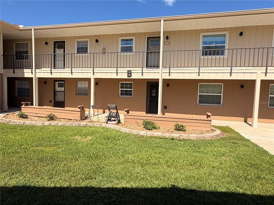 For Sale: $189,000 (2 beds, 1 baths, 832 Square Feet)