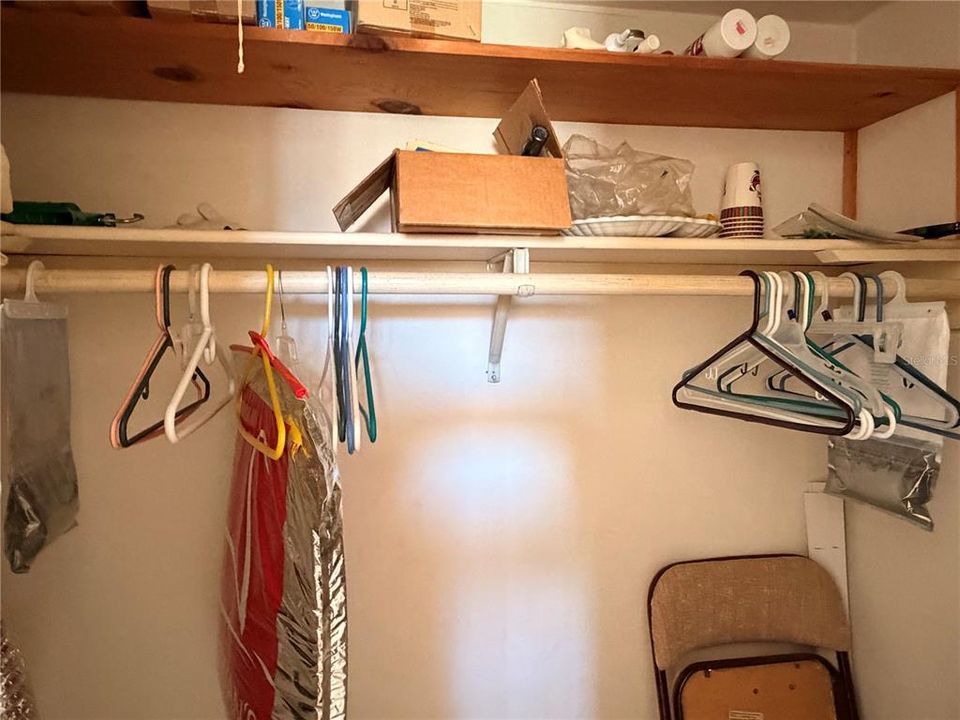 For Sale: $189,000 (2 beds, 1 baths, 832 Square Feet)