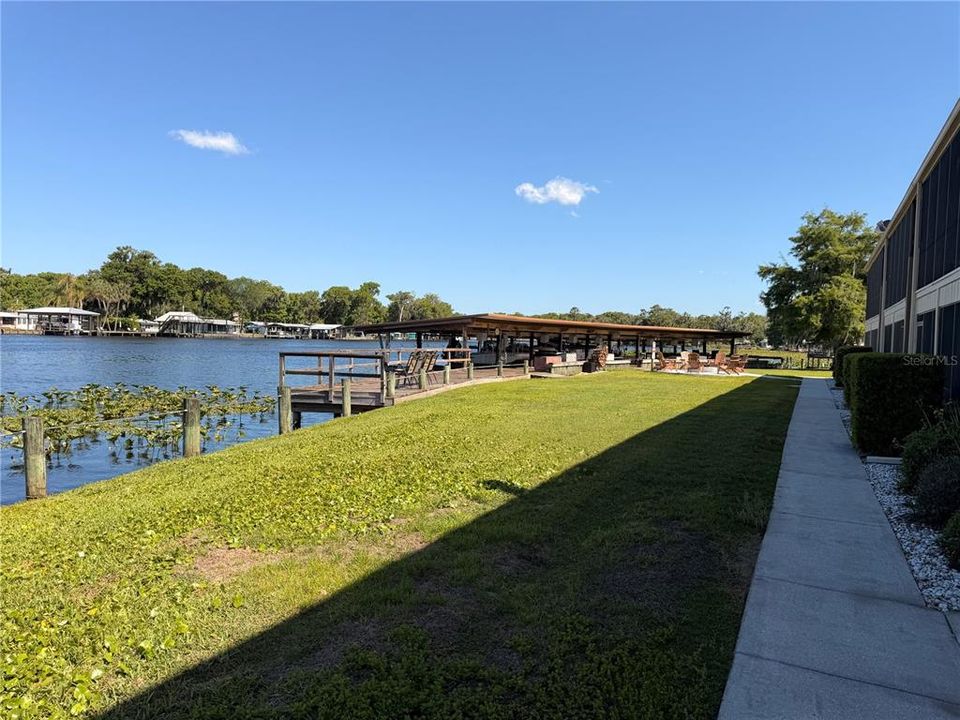 For Sale: $189,000 (2 beds, 1 baths, 832 Square Feet)