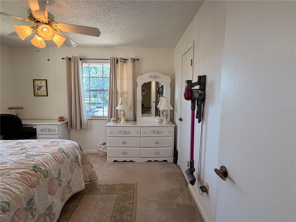 For Sale: $189,000 (2 beds, 1 baths, 832 Square Feet)