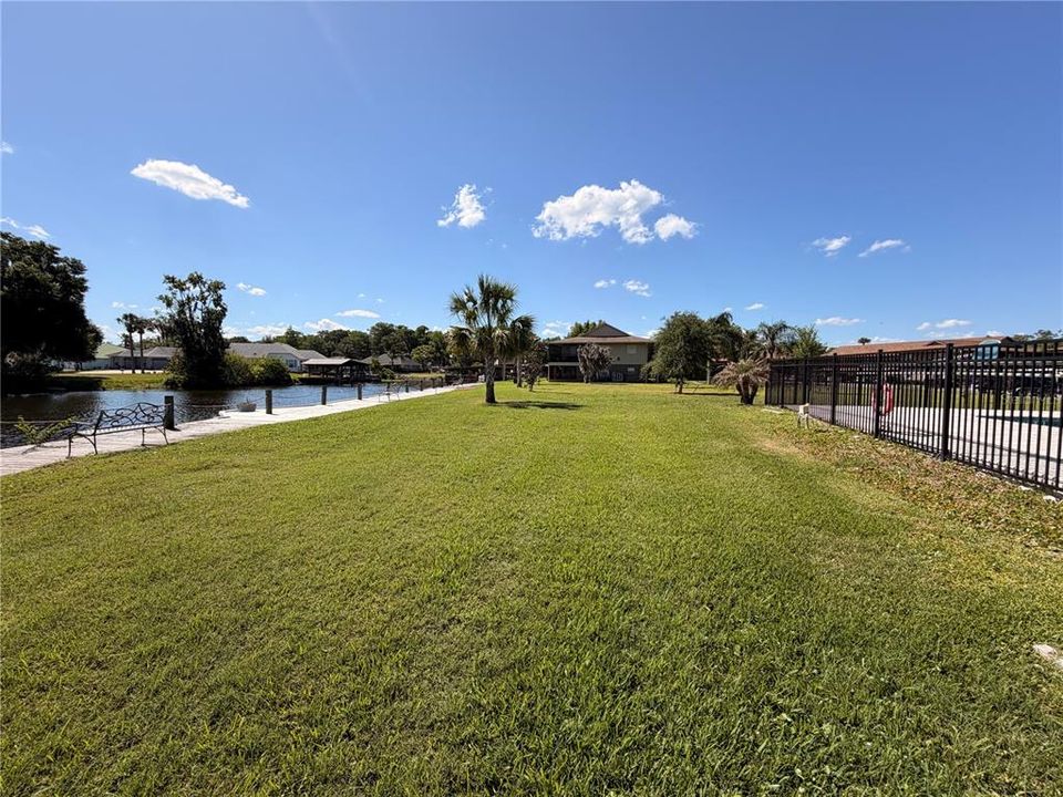 For Sale: $189,000 (2 beds, 1 baths, 832 Square Feet)
