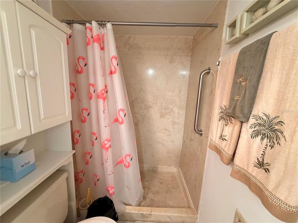 For Sale: $189,000 (2 beds, 1 baths, 832 Square Feet)