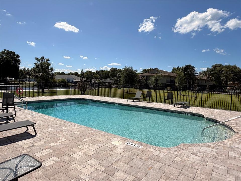 For Sale: $189,000 (2 beds, 1 baths, 832 Square Feet)