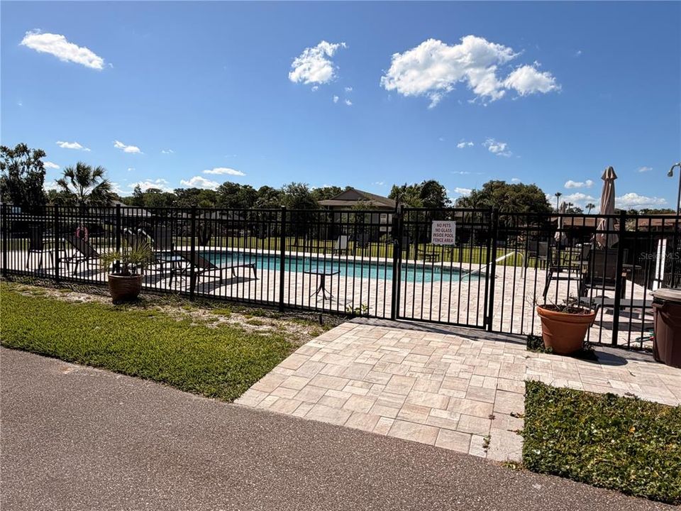 For Sale: $189,000 (2 beds, 1 baths, 832 Square Feet)