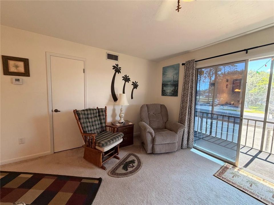 For Sale: $189,000 (2 beds, 1 baths, 832 Square Feet)