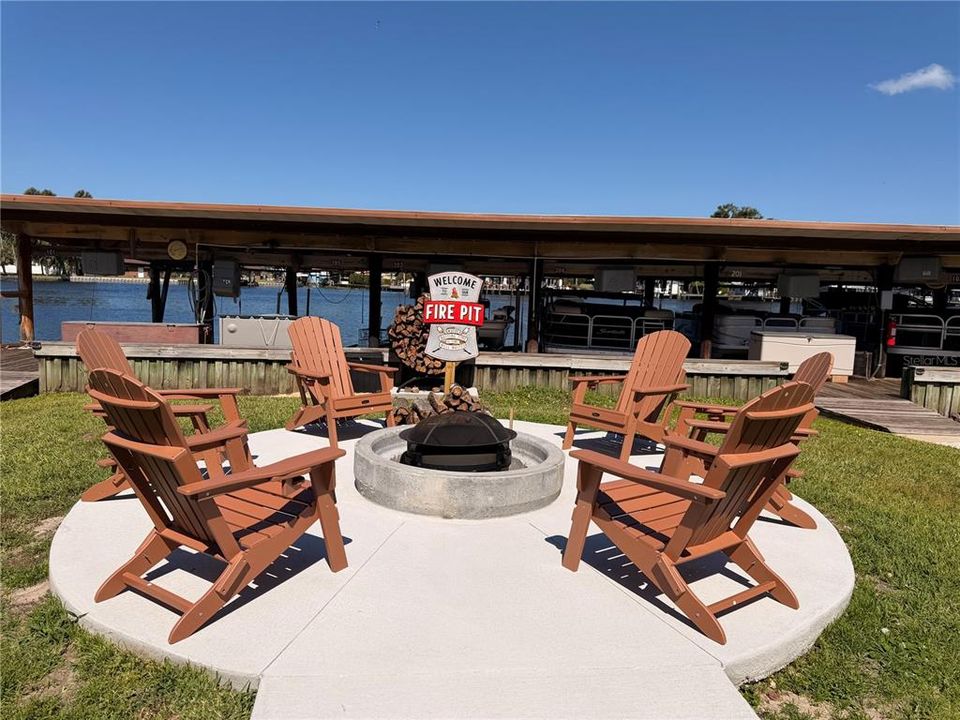 For Sale: $189,000 (2 beds, 1 baths, 832 Square Feet)