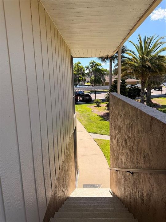 For Sale: $189,000 (2 beds, 1 baths, 832 Square Feet)