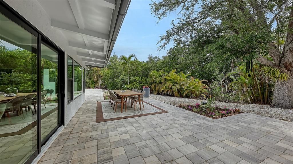 For Sale: $2,350,000 (4 beds, 4 baths, 2977 Square Feet)