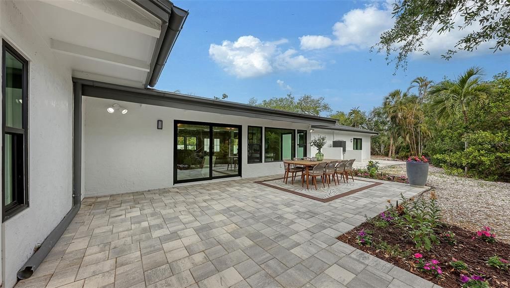 For Sale: $2,350,000 (4 beds, 4 baths, 2977 Square Feet)