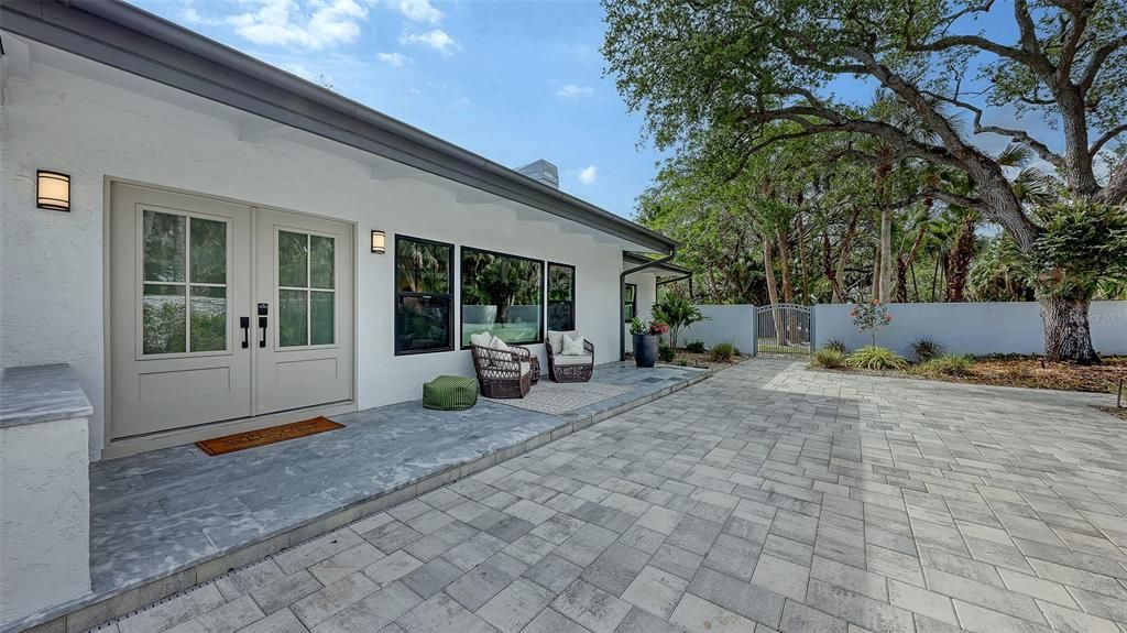 For Sale: $2,350,000 (4 beds, 4 baths, 2977 Square Feet)
