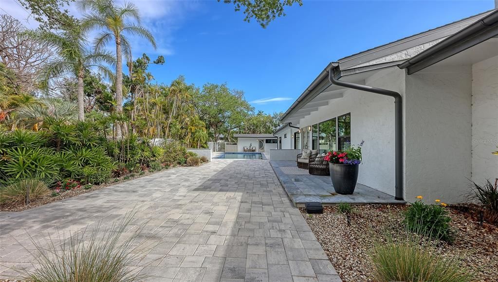 For Sale: $2,350,000 (4 beds, 4 baths, 2977 Square Feet)