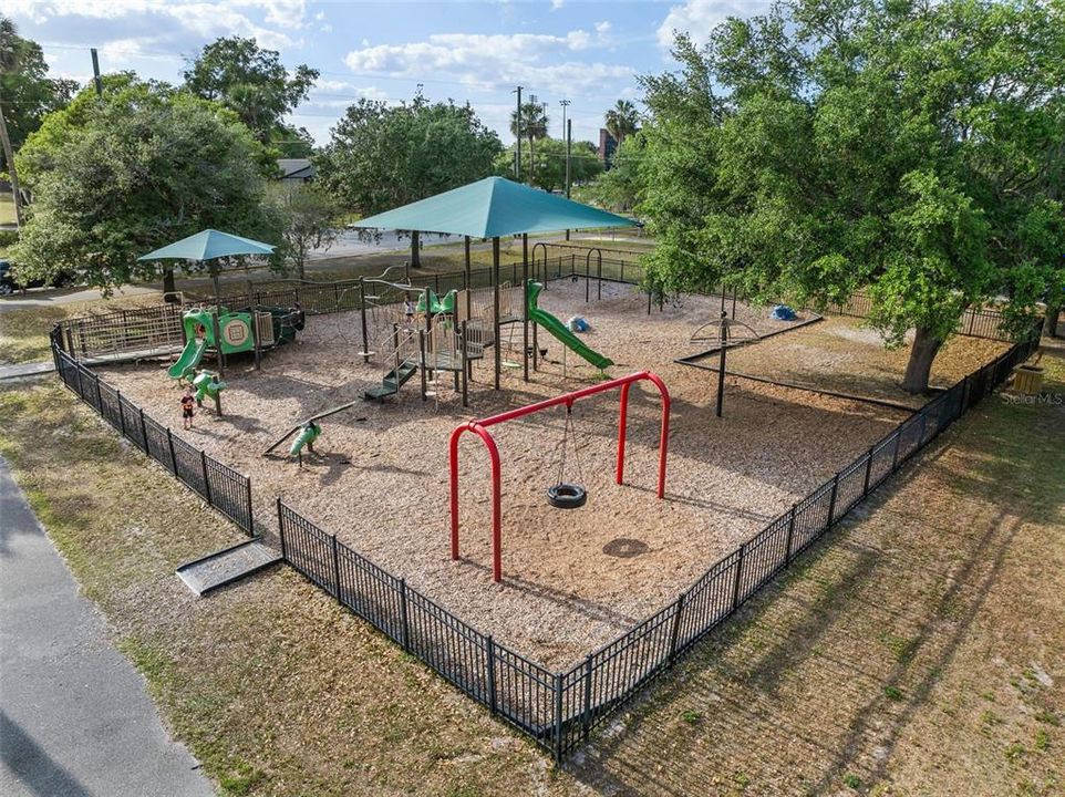 Active With Contract: $252,900 (3 beds, 2 baths, 1204 Square Feet)