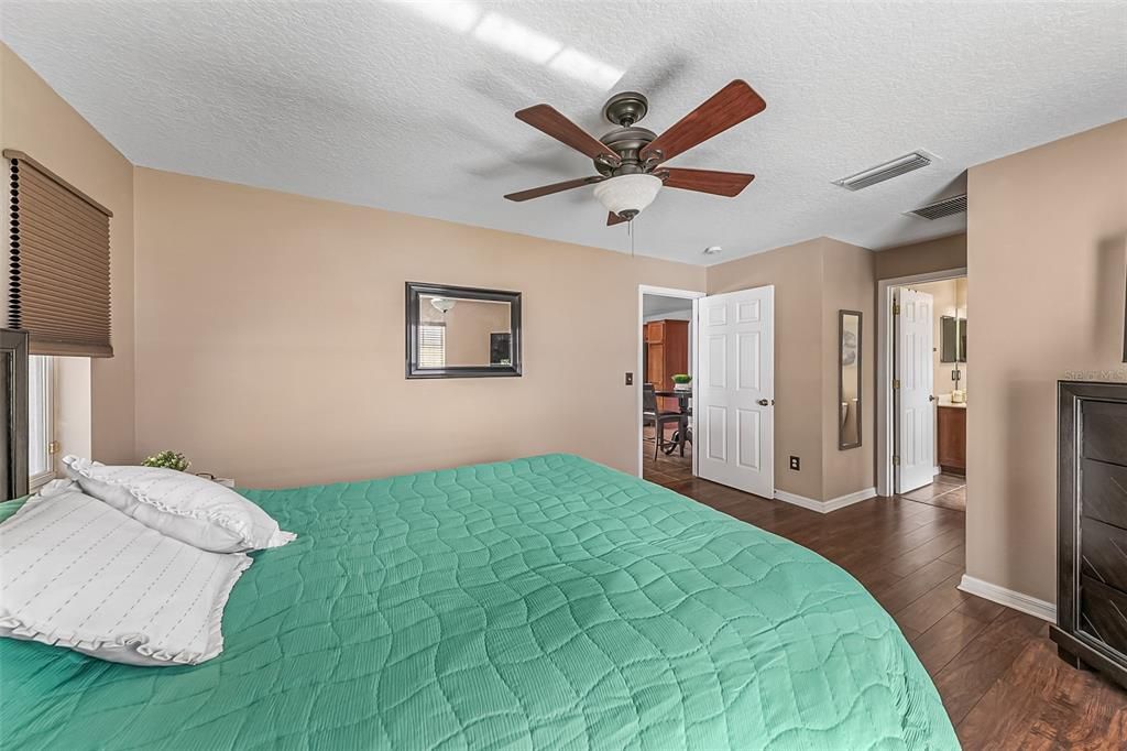 Active With Contract: $252,900 (3 beds, 2 baths, 1204 Square Feet)