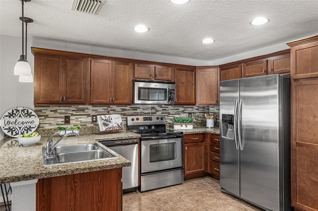 Active With Contract: $252,900 (3 beds, 2 baths, 1204 Square Feet)