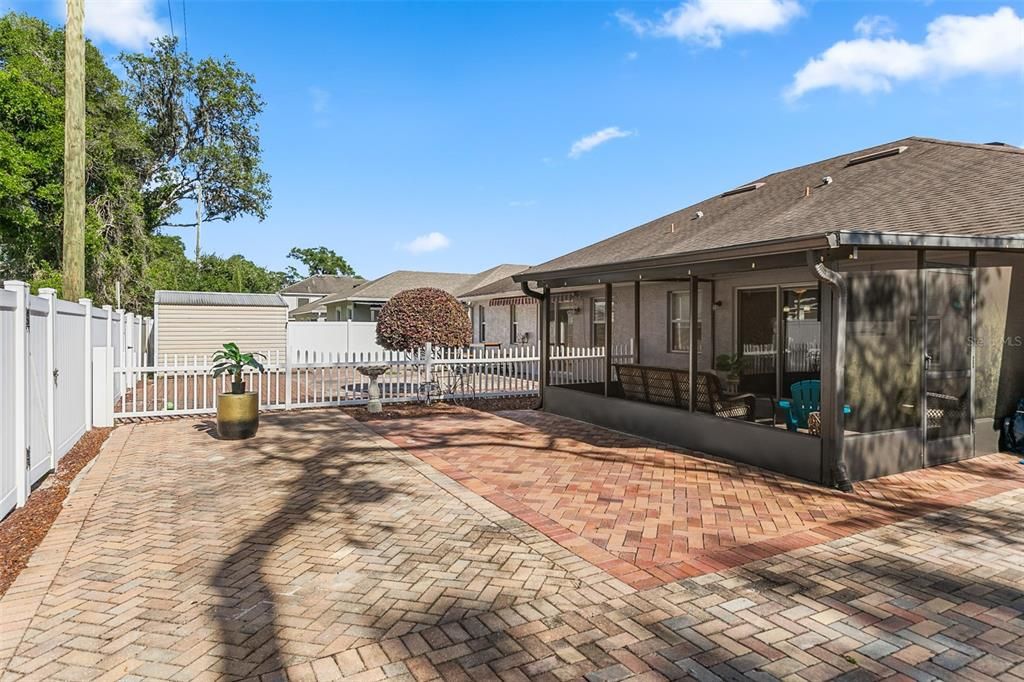Active With Contract: $252,900 (3 beds, 2 baths, 1204 Square Feet)