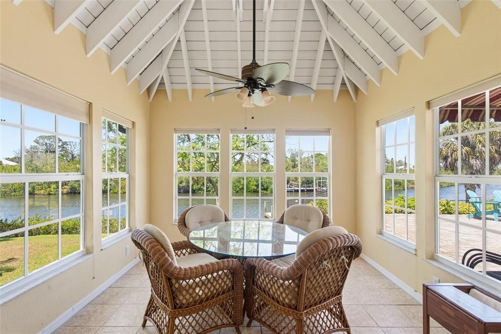 En Venta: $799,000 (2 camas, 2 baños, 2298 Pies cuadrados)