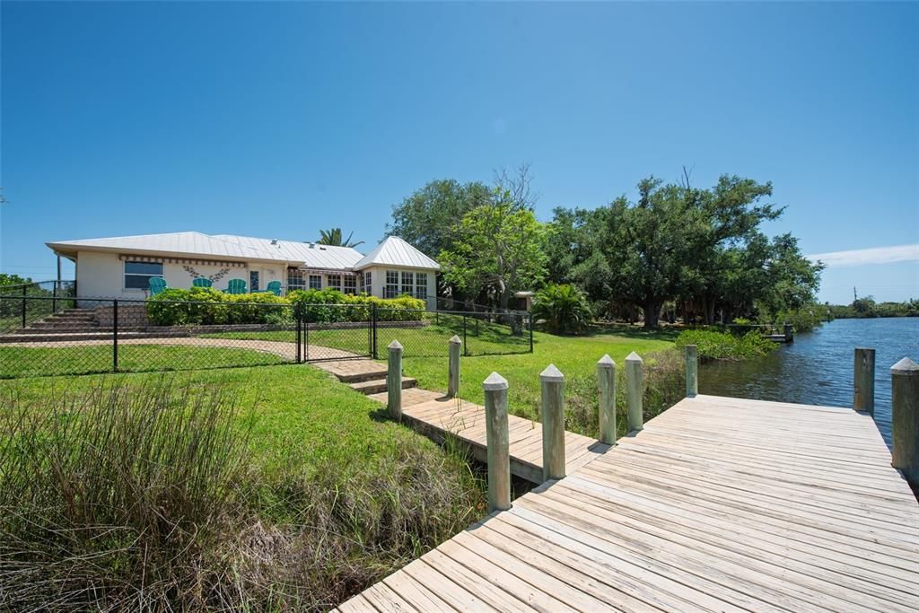 En Venta: $799,000 (2 camas, 2 baños, 2298 Pies cuadrados)